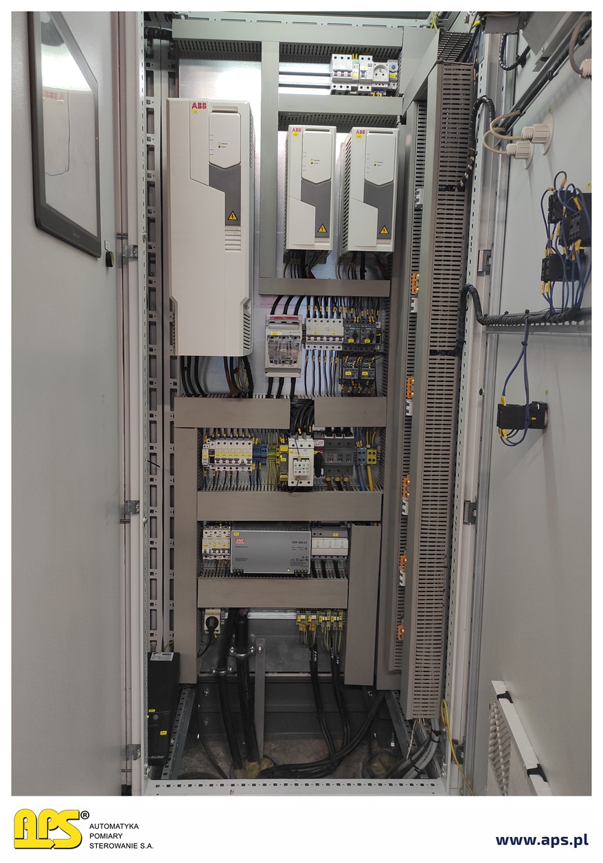 przykładowa szafa sterownicza prefabrykowana przez APS