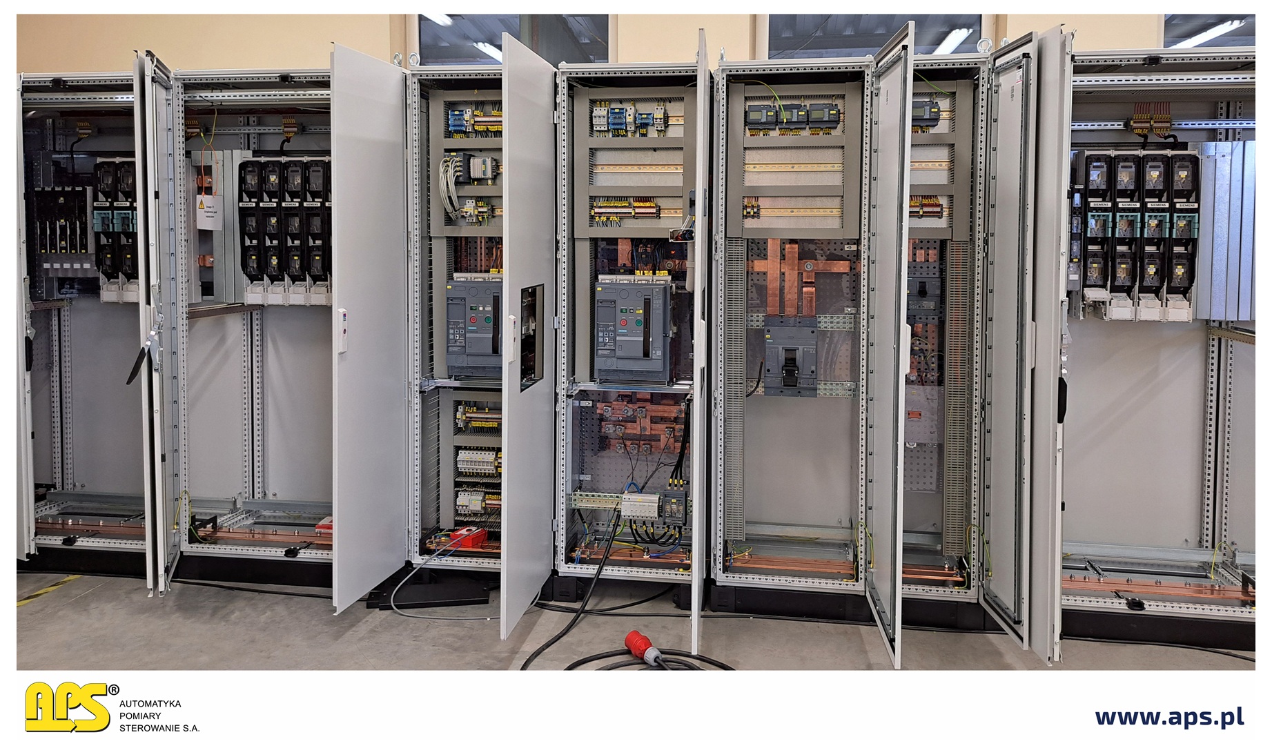 przykładowa szafa sterownicza prefabrykowana przez APS