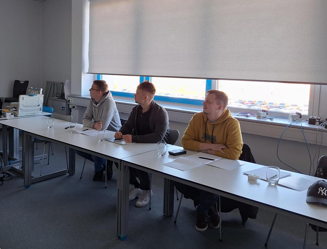 APS na&nbsp;szkoleniu z&nbsp;pneumatyki w&nbsp;Festo